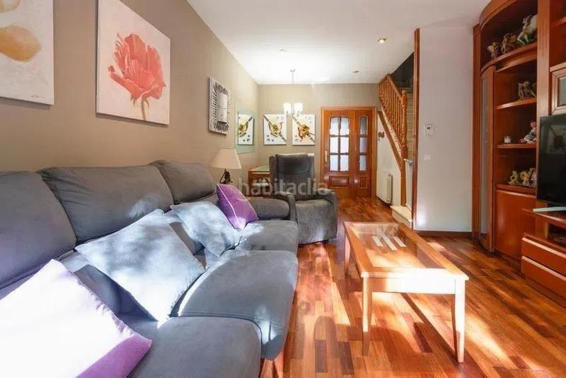 Foto 8ef799ad-cb93-41b3-8bcf-df56e40a0646. Chalet  adosado en venta en calle de borriana en Barcelona