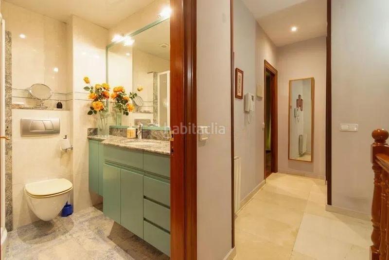 Foto bccdfabf-4bd2-44c4-8233-7c813174be78. Chalet  adosado en venta en calle de borriana en Barcelona