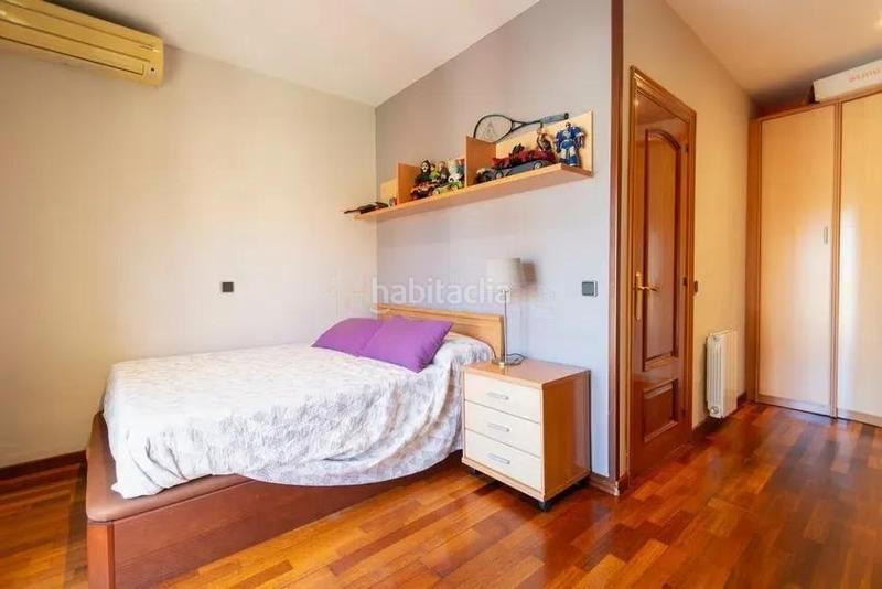 Foto d67f9bd9-2d2e-44c6-8738-308f923b090a. Chalet  adosado en venta en calle de borriana en Barcelona