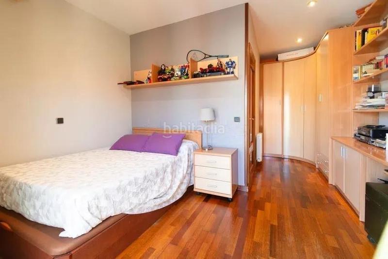 Foto e168c3ac-d6e7-4850-867c-4db32dc0d68a. Chalet  adosado en venta en calle de borriana en Barcelona