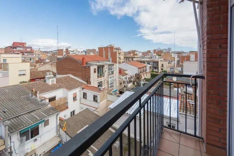 Foto e4a06dea-e19f-4c3d-8d05-9ba782c83a2f. Chalet  adosado en venta en calle de borriana en Barcelona