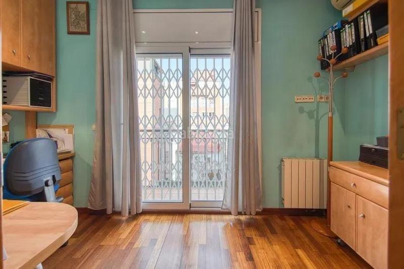 Foto f32461f3-d4f1-415a-849d-51c4e8491e30. Chalet  adosado en venta en calle de borriana en Barcelona
