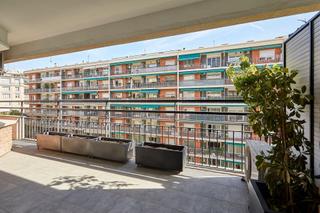 Pis  Carrer de balmes. Amplia y luminosa vivienda en el corazón de sant gervasibonanova