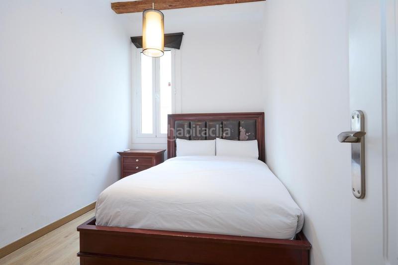 Foto 77a61774-4216-4609-a424-2a5fe71e0333. Pis a Raval Barcelona