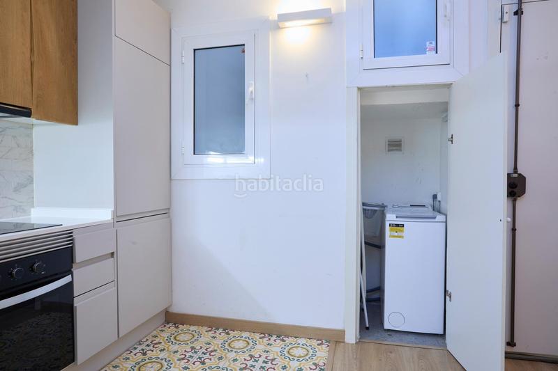 Foto e2e42299-bfcb-4e67-aeeb-f37ea08b3fa9. Pis a Raval Barcelona