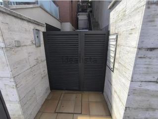 Aparcament cotxe  Carrer de montserrat de casanovas. Garaje en venta en horta, barcelona