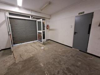 Geschäftsraum in Verdum. Amplio local comercial en la guineueta, barcelona