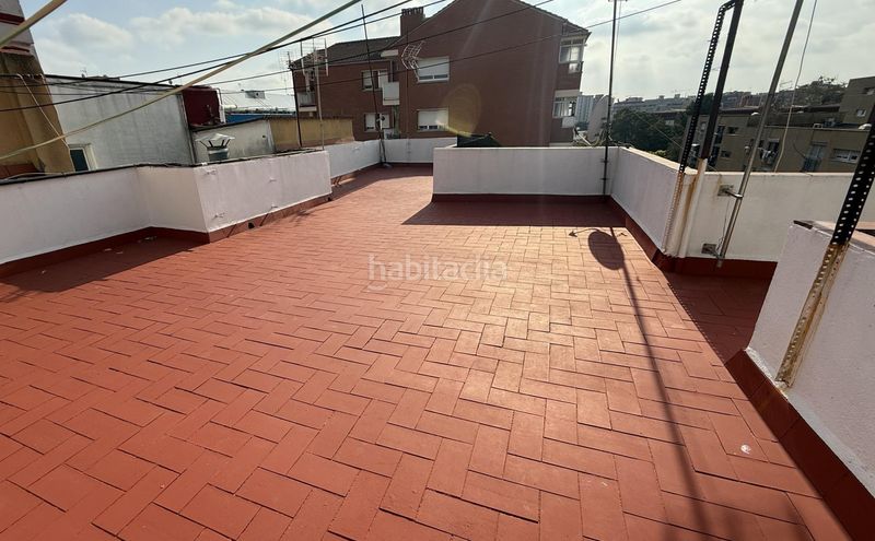 Foto 7eb4e50f-a16b-4770-b33e-c42bd4975c3f. Edifici a calle dels cedres 27 a Can Vidalet Esplugues de Llobregat