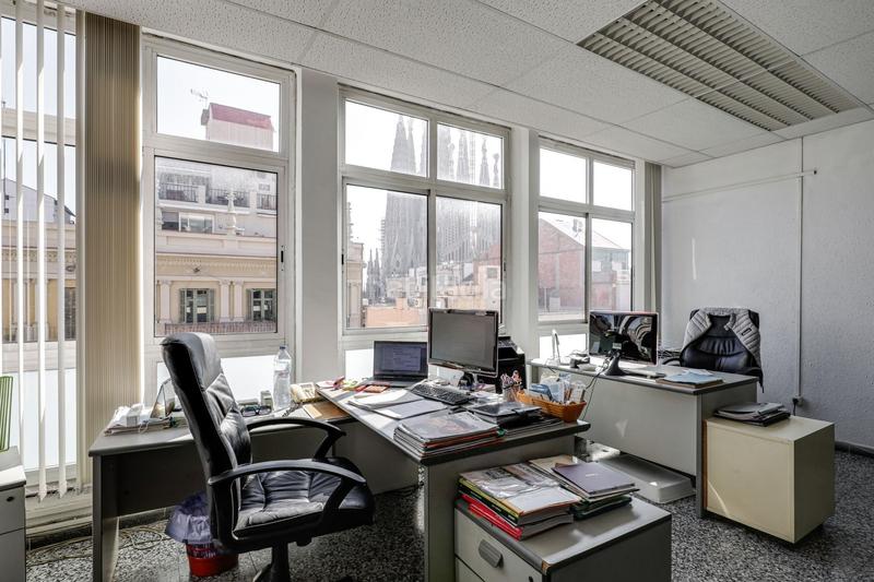 Foto 3ba70509-b7bb-4a54-a4f7-aa6a96732bf6. Oficina  en venta en calle de sicília en Sagrada Família Barcelona