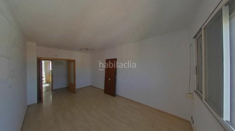 Foto 066dbdc5-f2ff-4790-a84c-a1bbeeb2dc48. Etagenwohnung in Llefià Badalona