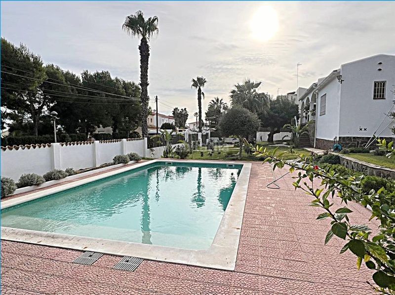 Foto a2972e1c-cfd6-452b-8b8e-3dcd2fe261c7. Xalet amb calefacció aparcament piscina a Cunit residencial Cunit