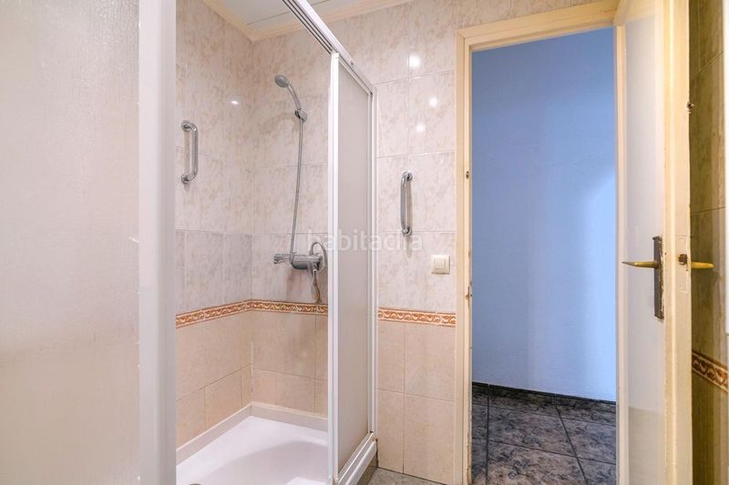Foto a8963baa-1b04-42c1-a39f-86133f79a2a8. Pis amb calefacció a Vila de Gràcia Barcelona