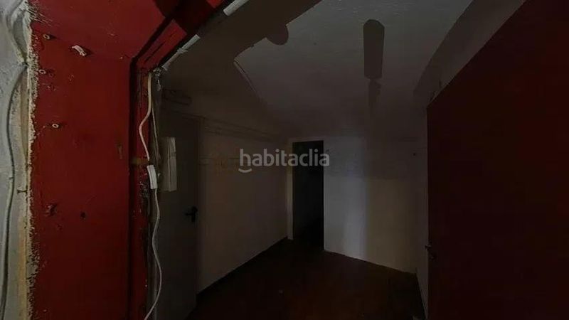 Foto caef9de6-b127-4bb8-afc9-36c1d2b7c8c8. Local comercial a Raval Barcelona