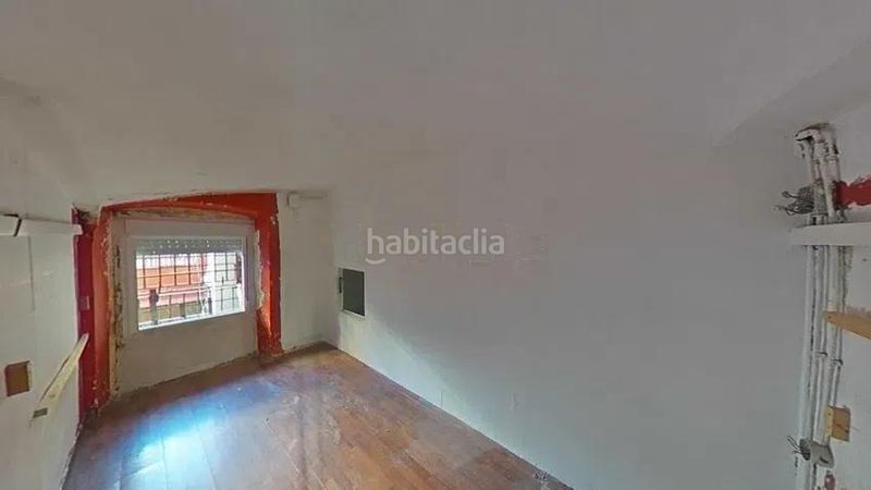 Foto d806d4dd-bc9a-4584-982d-80b5c60b2a75. Local comercial a Raval Barcelona