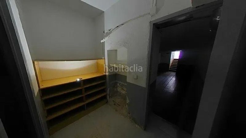 Foto d82d90b6-1866-427f-9f9d-9dec744b98e4. Local comercial a Raval Barcelona