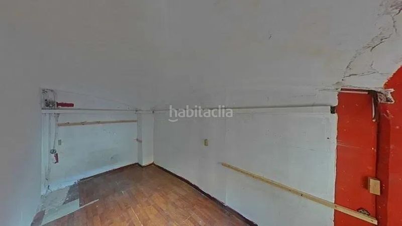 Foto d8e1fba2-914b-4b33-8b83-01ade59a9394. Local comercial a Raval Barcelona