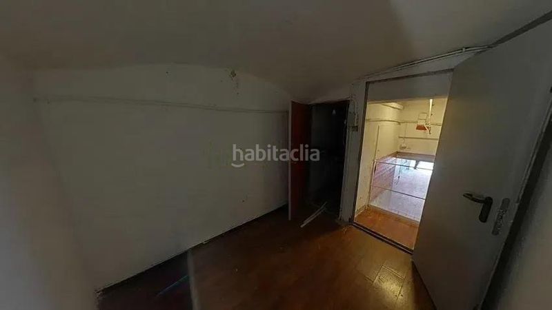 Foto e52fa5eb-d08b-4176-9eb7-018950a1056b. Local comercial a Raval Barcelona