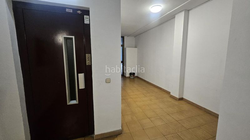 Foto a8939521-da1d-4d65-9b06-b0be28d3f815. Aparcament cotxe a Vila de Gràcia Barcelona