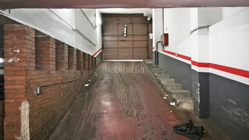 Foto c9d5ffcd-3842-4c2a-bccf-9d69203e2e54. Aparcament cotxe a Fort Pienc Barcelona