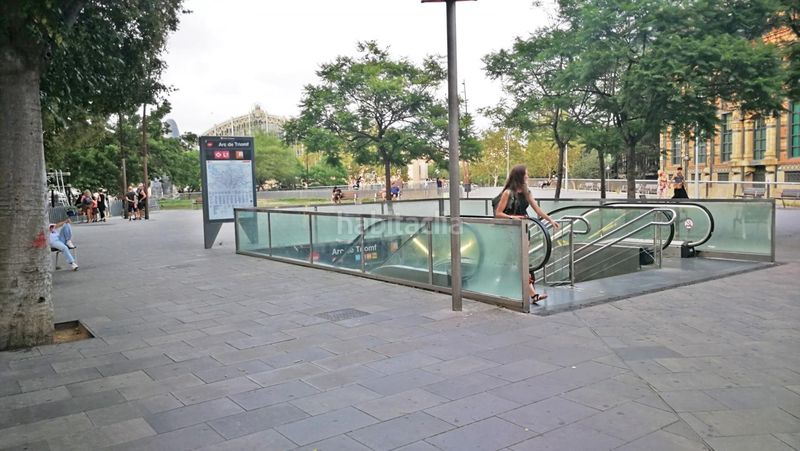 Foto eac55e3f-a701-4741-b9e2-5eea7a6bfe8d. Aparcament cotxe a Fort Pienc Barcelona