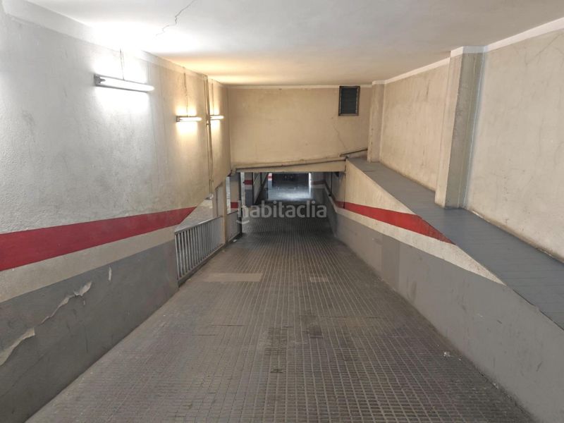 Foto bcd536a0-7bb0-47c0-b6fe-a0f761b44caf. Aparcament cotxe a Sant Antoni Barcelona