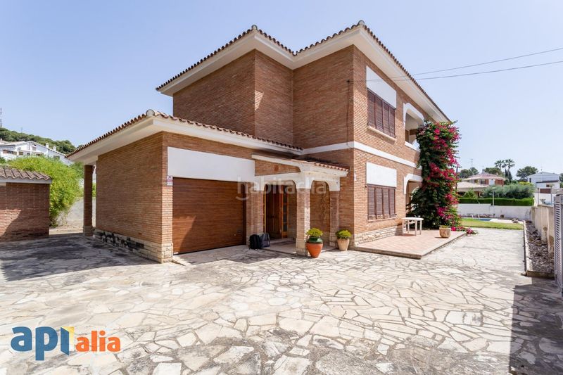 Foto a142d18b-20e9-4e9d-ad30-4631a976d415. Casa adossada amb aparcament piscina a Els Masos - Els Garrofers Coma-ruga
