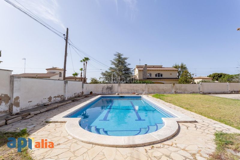 Foto d9c47913-2bc6-4944-b554-f38df8e0a04c. Casa adossada amb aparcament piscina a Els Masos - Els Garrofers Coma-ruga