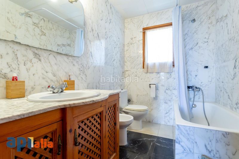 Foto fa61e58e-70fe-481c-8cb2-2b7a91c6f6a9. Casa adossada amb aparcament piscina a Els Masos - Els Garrofers Coma-ruga
