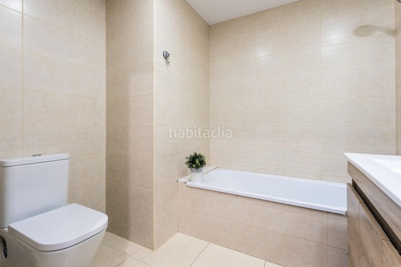 Foto f26c7d9c-d4b7-477e-be6a-55a3a838d40d. Pis amb calefacció aparcament a El Gall Esplugues de Llobregat