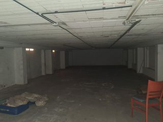 Geschäftsraum in Carrer paris 4. Amplio local comercial en montcada i reixac, barcelona.