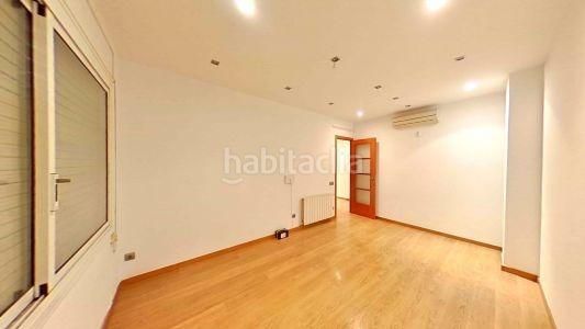 Foto d1a02ead-f44b-40ee-8573-2f3bfc31704f. Pis a Poblenou Barcelona