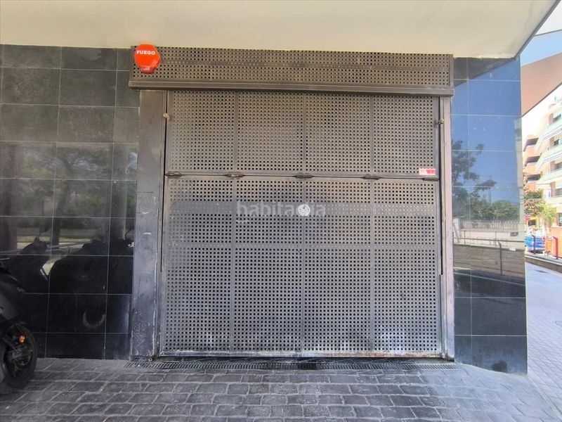 Foto bf1a1ca2-45eb-4dfe-80b8-acd0928622de. Aparcament cotxe a Centre Castelldefels