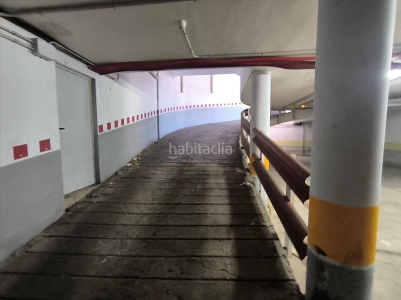 Foto f07745ba-0326-43b7-be38-08469b15c8f4. Aparcament cotxe a Centre Castelldefels