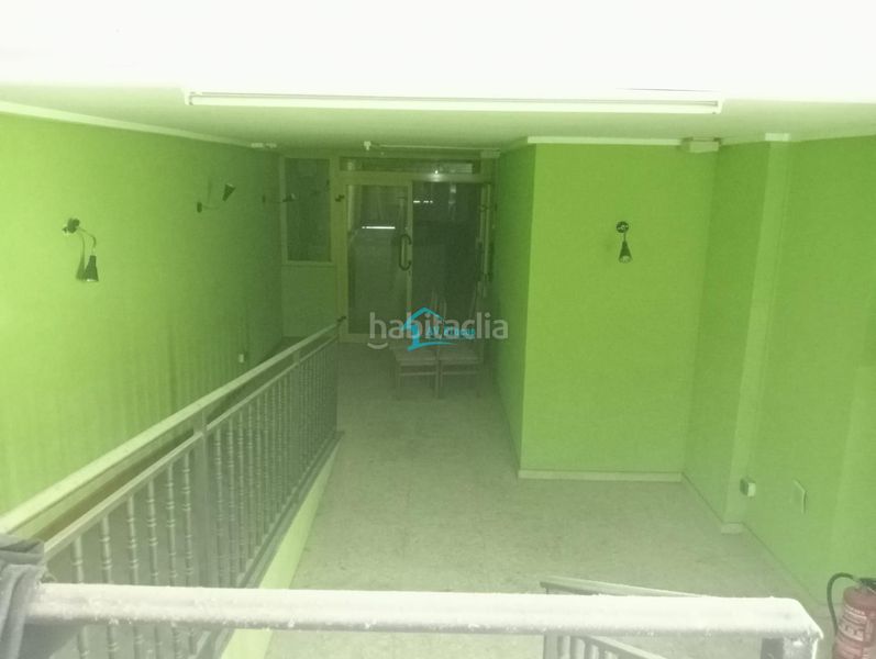 Foto c631b7cb-e95a-44d5-8c9d-8e612a3106ab. Local comercial a Centre Viladecans