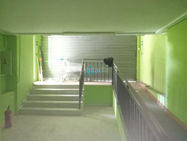 Foto c7eeece8-b2f9-49f3-9220-a785cace113d. Local comercial a Centre Viladecans