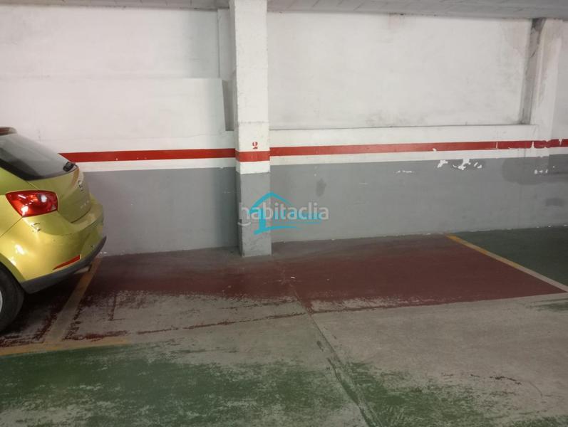 Foto 22867609-c383-4fc5-9379-fe5895da96f6. Aparcament cotxe a Sant Vicenç dels Horts