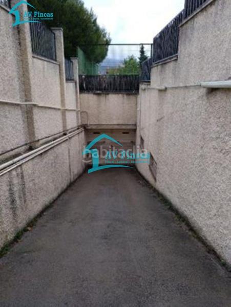 Foto ca56afd9-730d-4435-b718-f20143f238aa. Aparcament cotxe a Sant Vicenç dels Horts