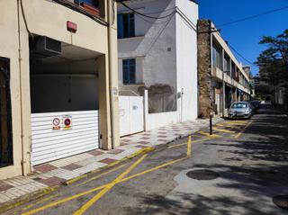 Aparcament cotxe a Riera 16. Plaza de parking grande en el centro