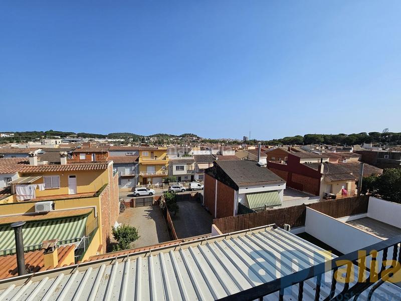 Foto 7555cde5-7882-4d39-bc1a-f24cff175207. Casa adosada  en venta en zona tranquila en Palamós