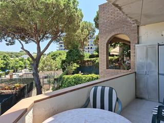 Apartament  Travessia puig del molí. Piso en buen estado con terraza y parking
