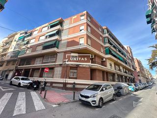 Pis a Campoamor. Se vende 4º planta con ascensor en la calle general prim campoam