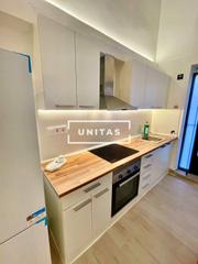 Local Comercial en Carolinas Bajas. Se vende local comercial reformado como vivienda en calle valenc