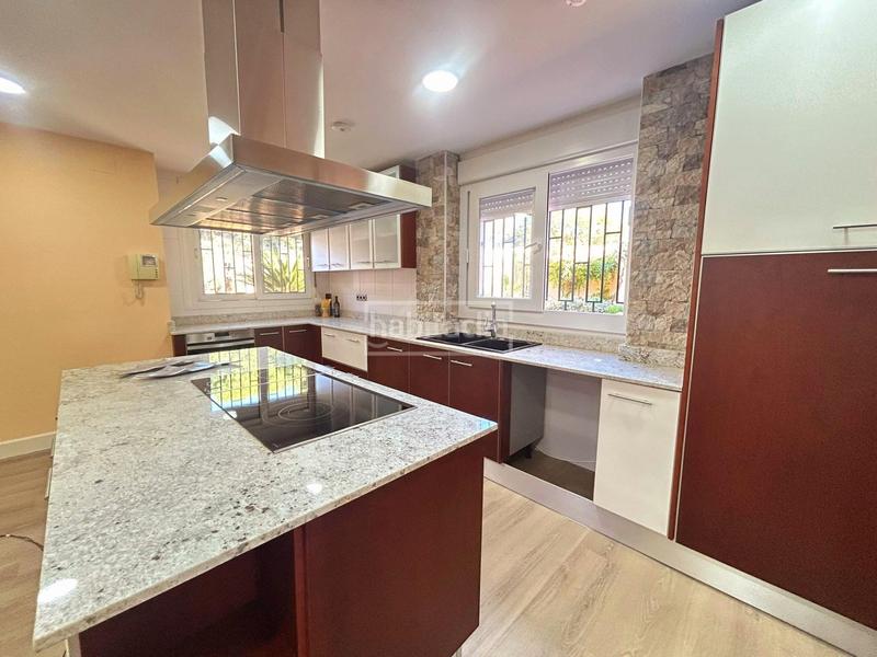 Foto de228d8c-5db1-4d1f-b41e-86c4430c3bf3. Chalet mit heizung parking pool in Santa Faz Alicante