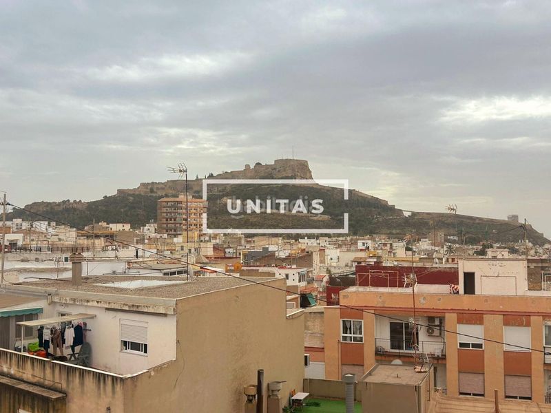 Foto 8c496689-af7a-4bbd-84a2-34d76ff645d3. Àtic a Carolinas Bajas Alicante