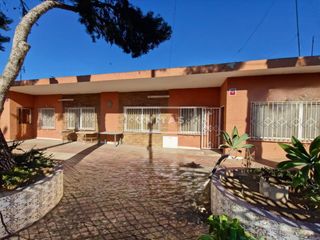 Chalet in Cabo de las Huertas. Oportunidad