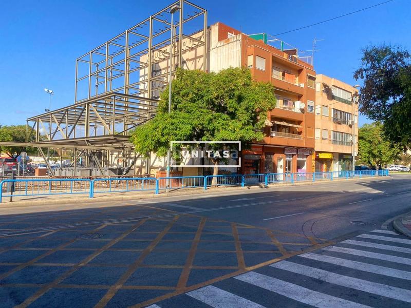 Foto 8498bf61-19dc-485c-a174-c7a7e64ab08a. Local comercial a Altozano - Conde Lumiares Alicante
