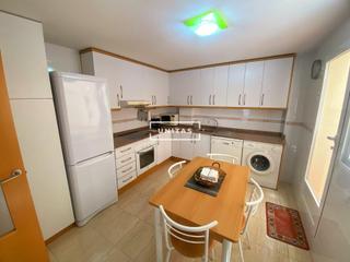 Location Appartement à San Antón. Se alquila planta baja de obra seminueva con plaza de garaje en