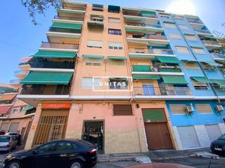 Appartamento in Carolinas Altas. Se vende 4 planta con ascensor de 4 dormitorios y 2 baños en la