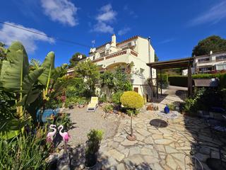 Casa a Torre Vella - Torre Gran - Les Dunes. Preciosa casa esquinera con bonito jardn, trastero y carport si