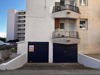 Aparcament cotxe  Avenida de grecia. Garaje de 27 m en el complejo de apartamentos roca maura, en una